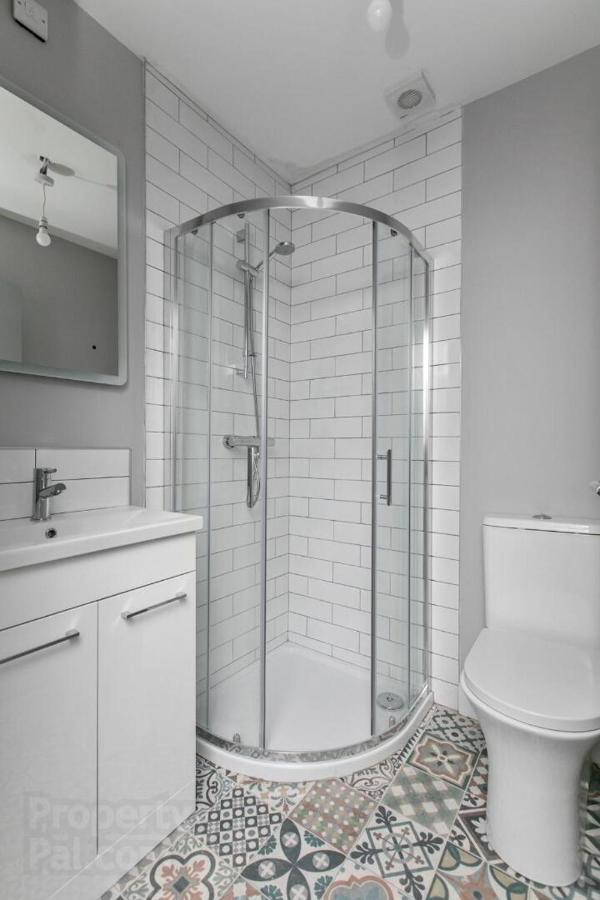 Central Belfast Modern Apartment Great Location Free Parking Экстерьер фото